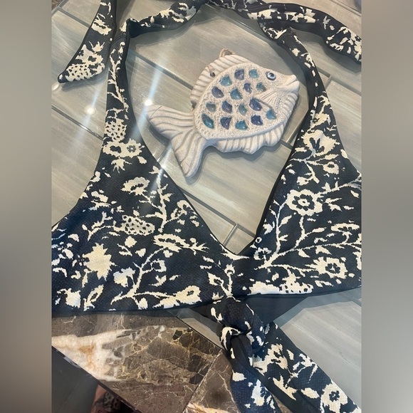 NWOT Robin Piccone reversible black print bikini top - Picture 2 of 9